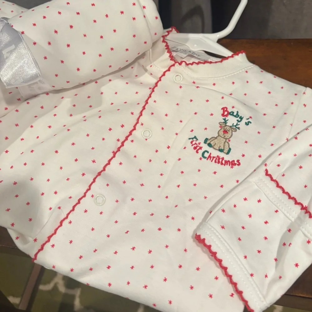 Kissy Kissy “ Baby’s First Christmas” footie & matching Blanket nwot Size 0-3 M